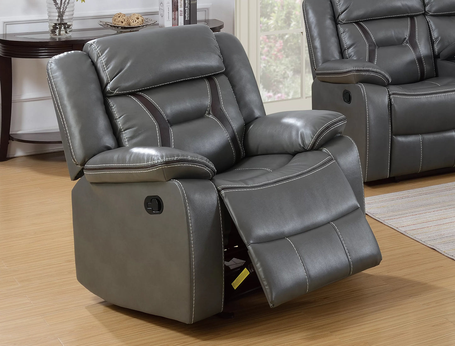 Poundex F6799 recliner